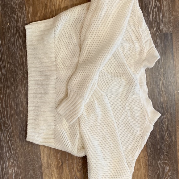 Hollister sweater - Picture 7 of 7